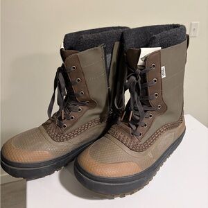 NWOT Vans Standard Zip MTE snow boots Men’s 8 in Brown